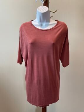 LuLaRoe Irma Top NWT Sz Small Loose Fit Retired Design Light Maroon High‑Low Hem